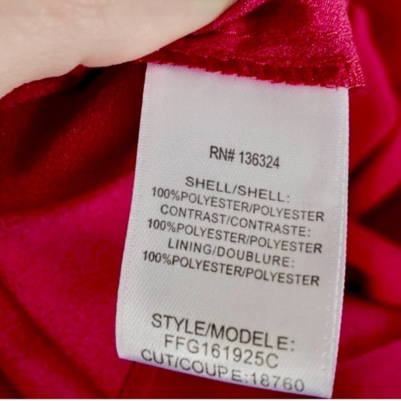 Halston Heritage Evening Collection
Gorgeous Dress in Red Crimson (Size 10) - Picture 6 of 7